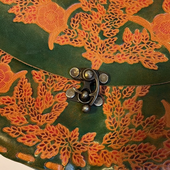 Handmade Hand Tooled Green, Red, and Caramel Leather Purse - Picture 5 of 8